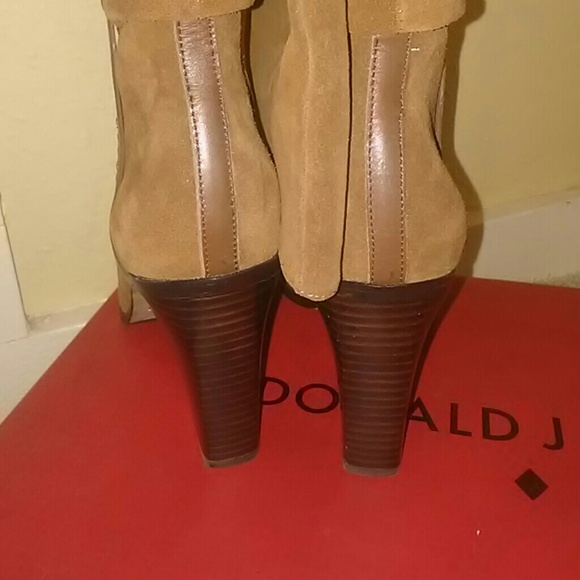 Donald J Pliner odessa suede boot 8 1/2 - Picture 5 of 6